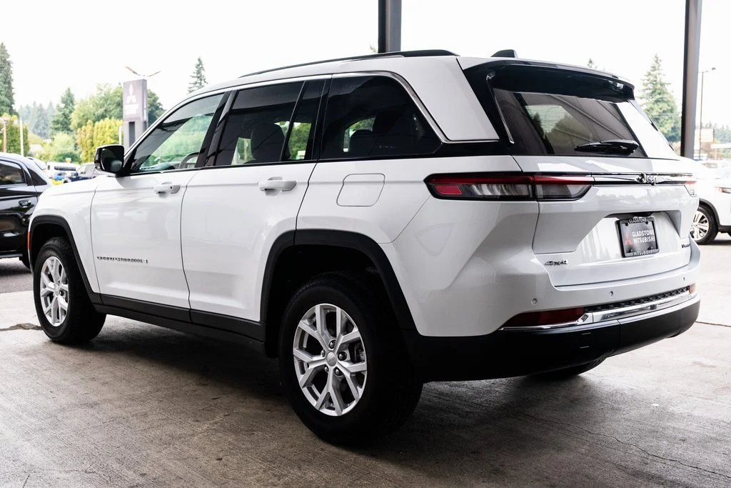 Used 2023 White Jeep Limited image 4
