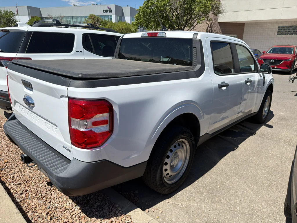 Used 2022  Ford XL image 4