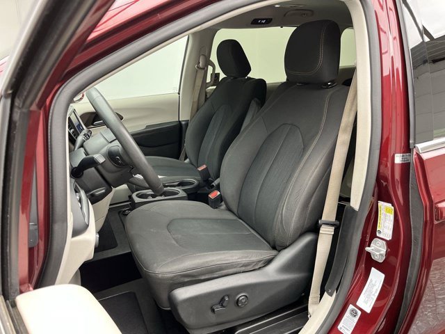 Used 2018 Velvet Red Pearlcoat Chrysler Touring Plus image 8