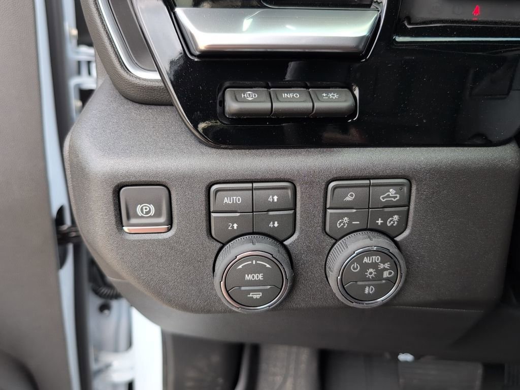 New 2026 Polar White Tricoat Chevrolet High Country image 17