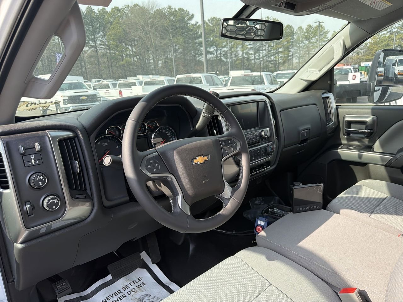 2024 Chevrolet Silverado 4500 HD Chassis Cab Work Truck - Photo 17