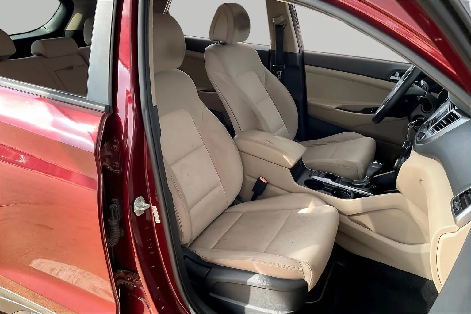 Used 2016 Ruby Wine Hyundai Eco image 10