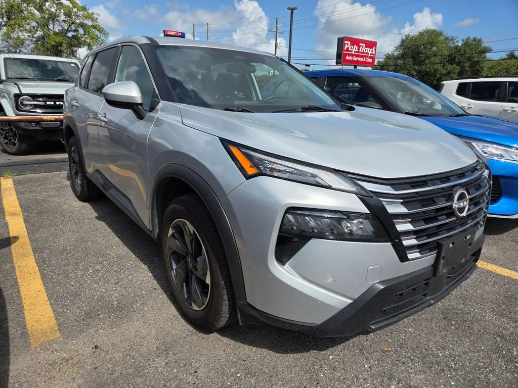 Used 2024 Silver Nissan SV image 3