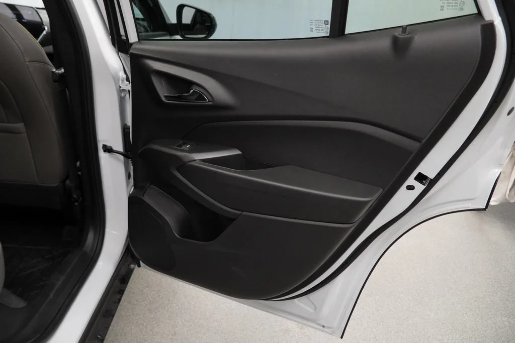 New 2026 Summit White Chevrolet ACTIV image 25