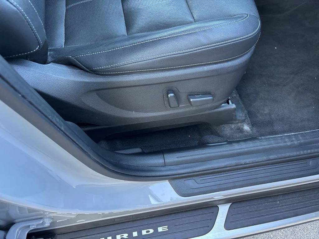 Used 2022 Gray Kia EX image 56