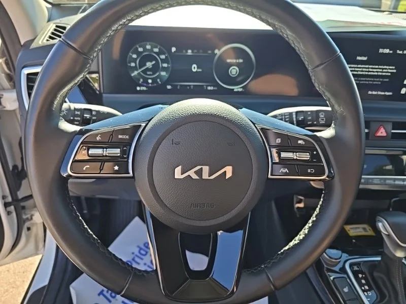 Used 2024 White Kia S image 14