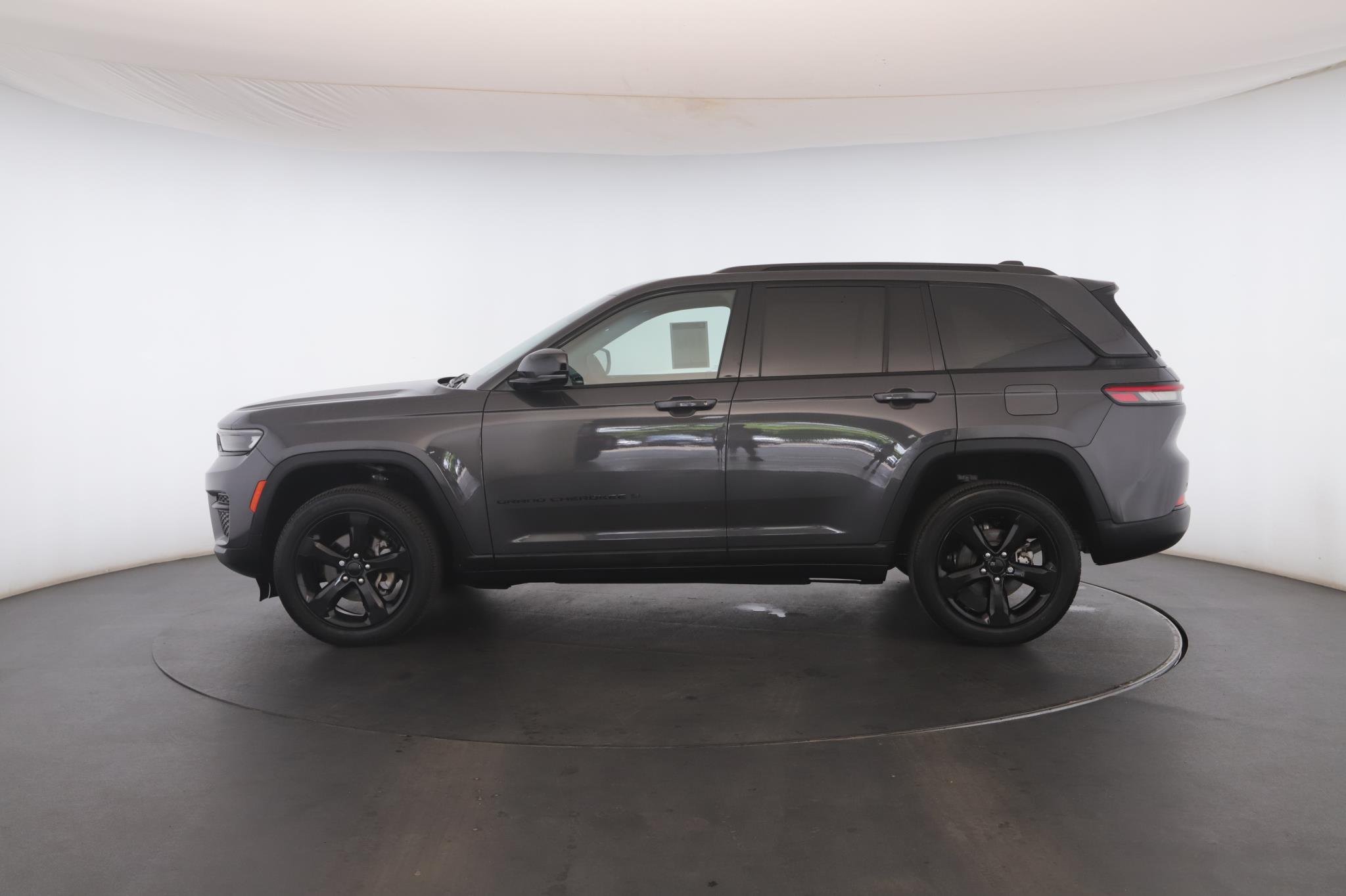 Used 2023 Baltic Gray Metallic Clearcoat Jeep Altitude 4x4 image 21