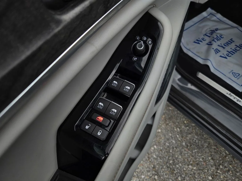 Used 2022 Gray Jeep Overland image 15