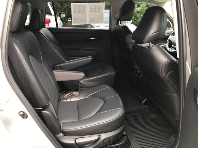 Used 2022 Celestial Silver Metallic Toyota Hybrid XLE image 32