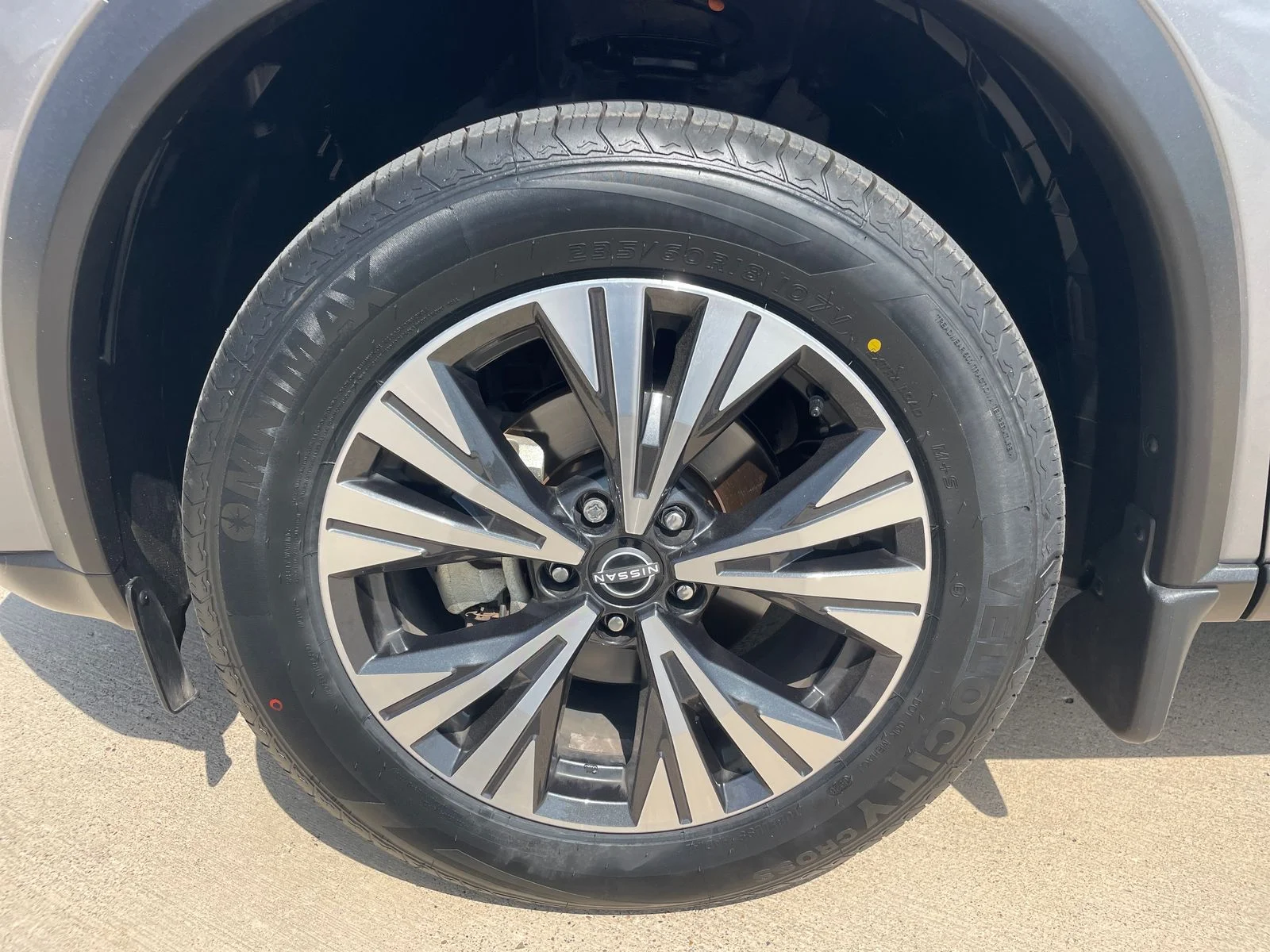 Used 2023 Gray Nissan SV image 27