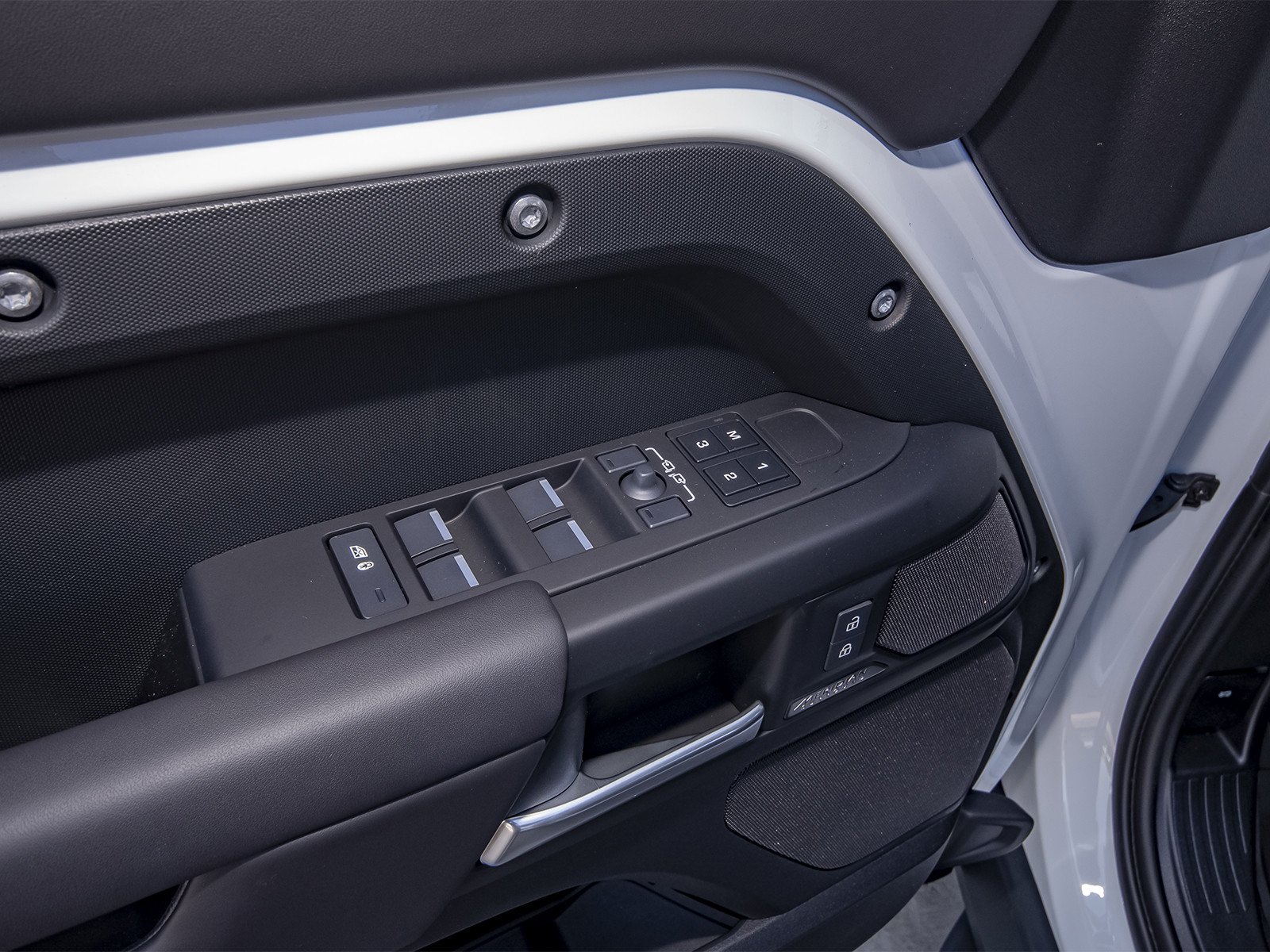 New 2026 Fuji White Land Rover X-Dynamic SE image 29