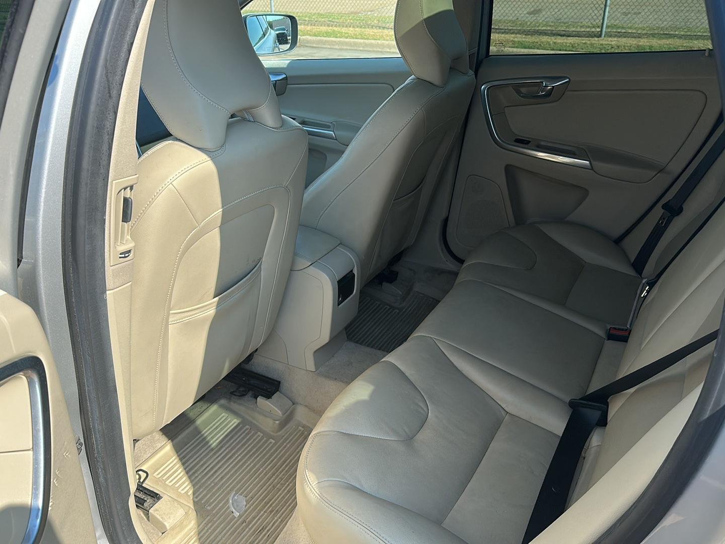 Used 2015 Bright Silver Metallic Volvo T6 image 6