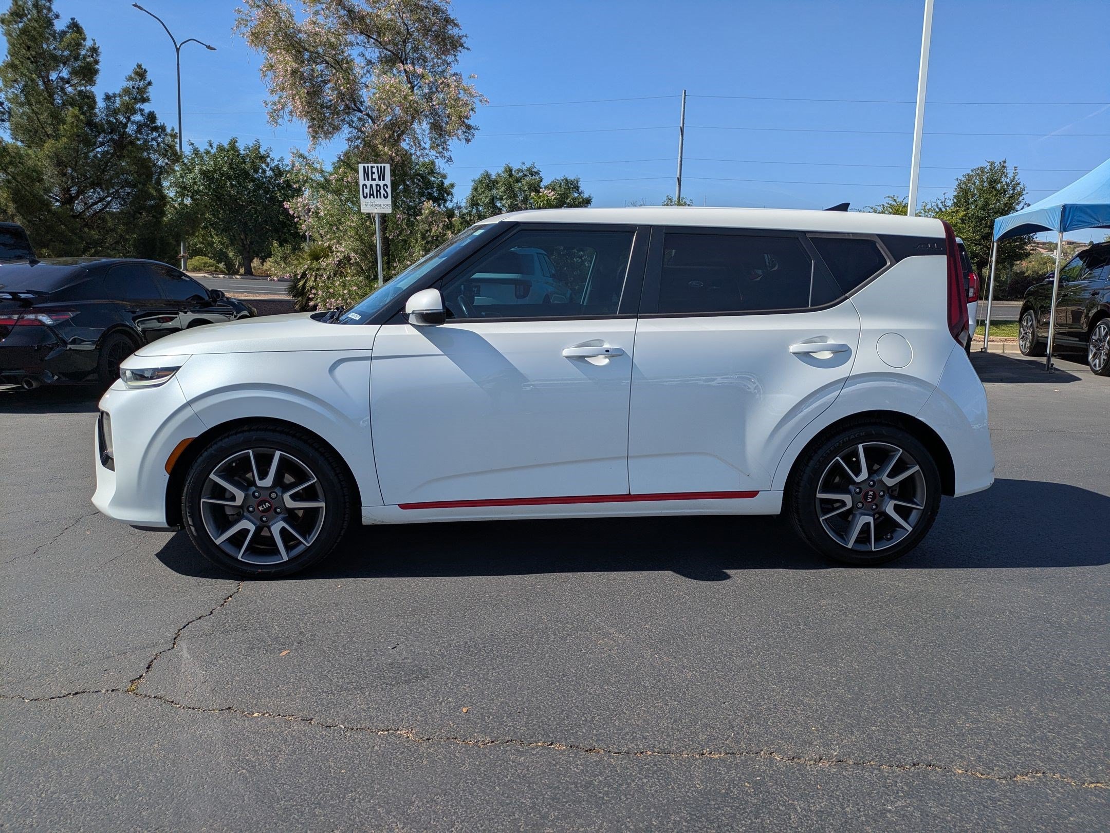 Used 2021 Snow White Pearl Kia Turbo image 6