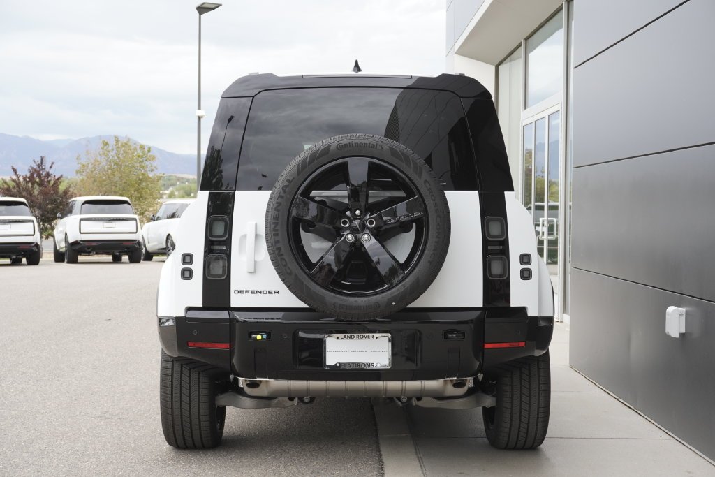 New 2026 Fuji White Land Rover X-Dynamic SE image 6
