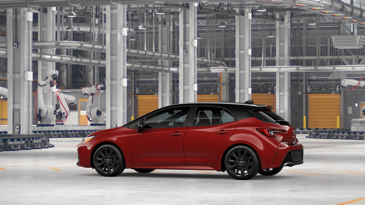 New 2026 Finish Line Red with Midnight Black Metallic roof Toyota XSE image 5