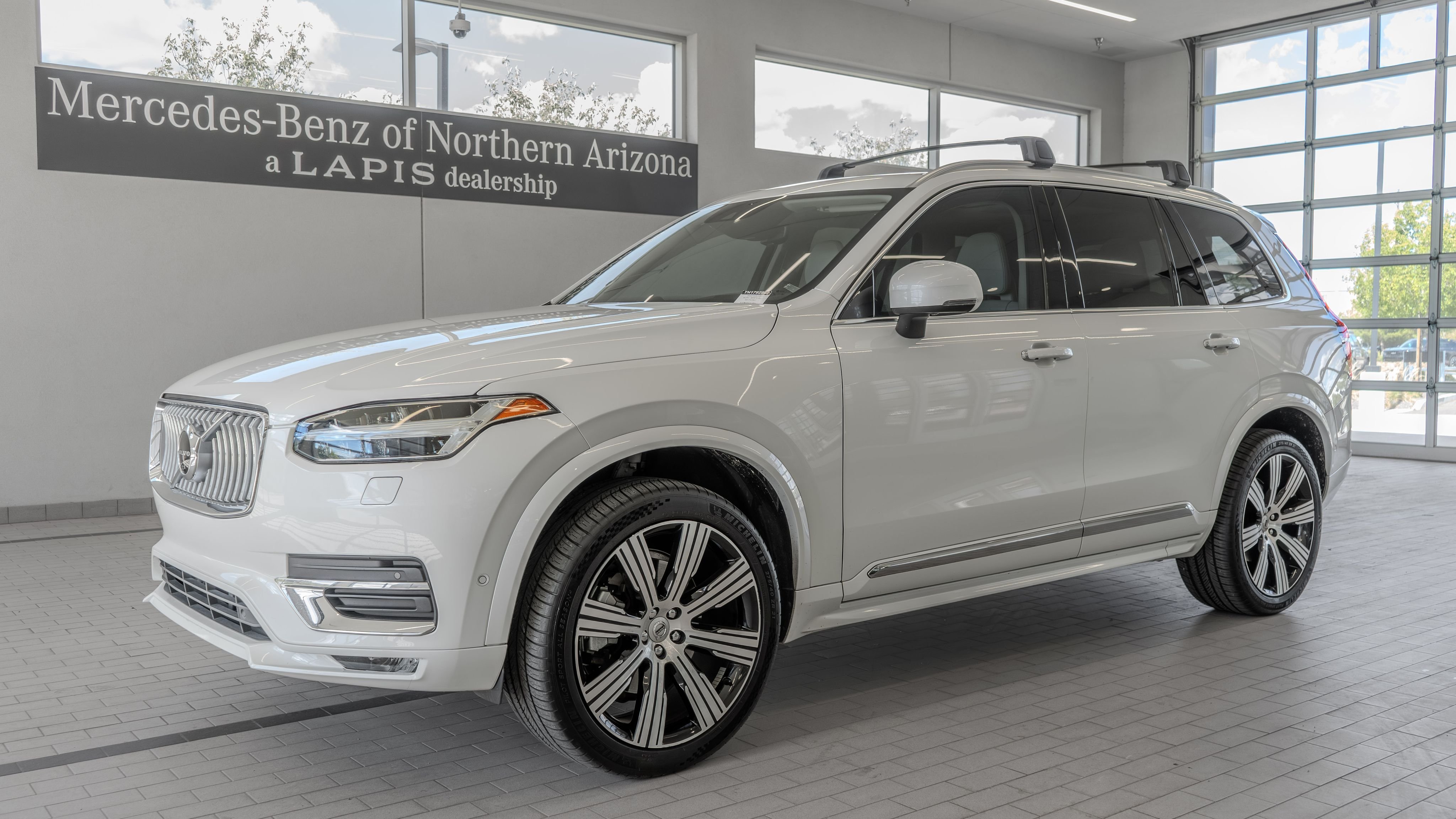 Used 2022 Crystal White Volvo T6 Inscription image 3