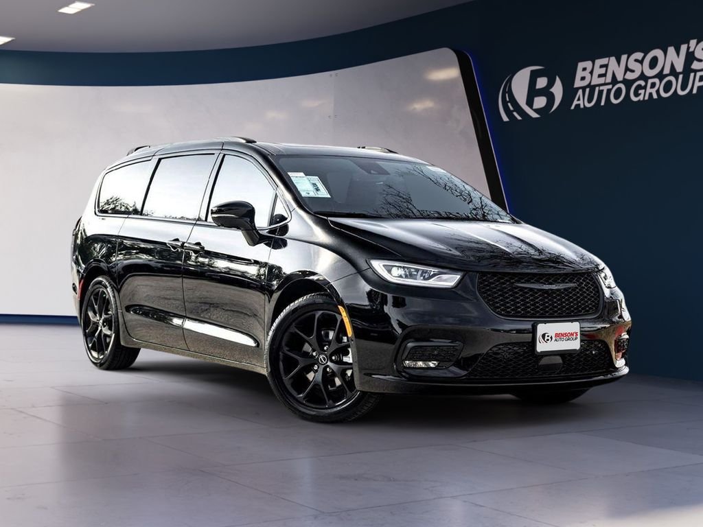 2026 Chrysler Pacifica Limited's photo