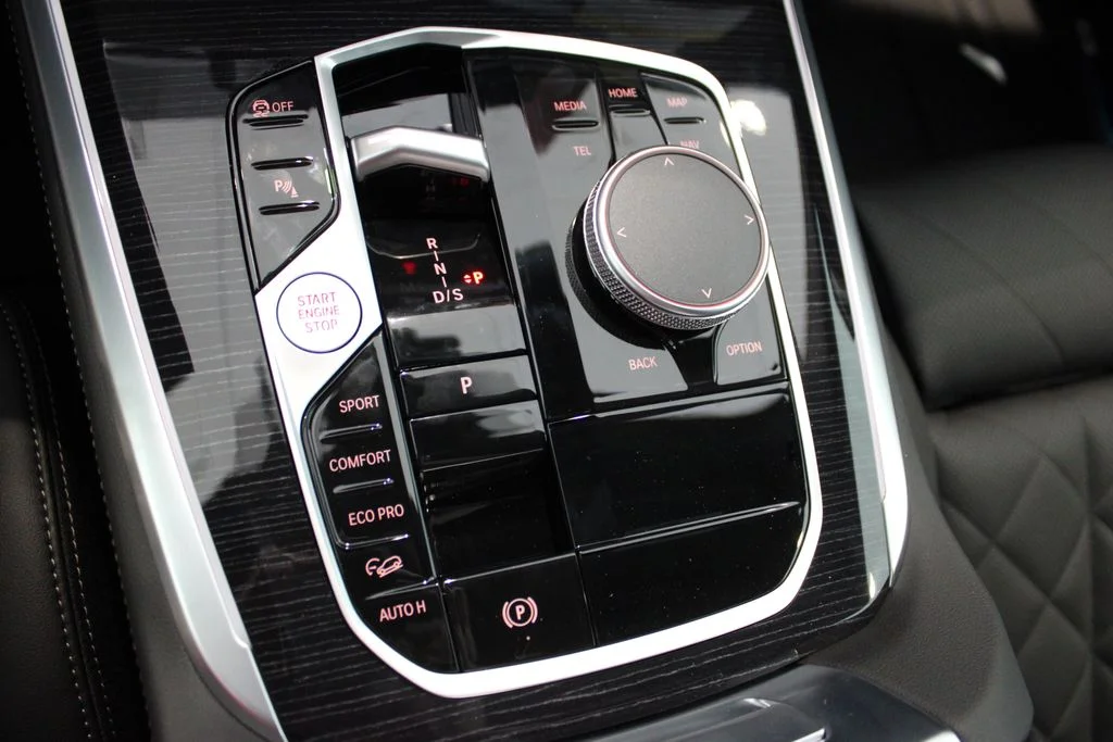 New 2026 Carbon Black Metallic BMW xDrive40i image 15