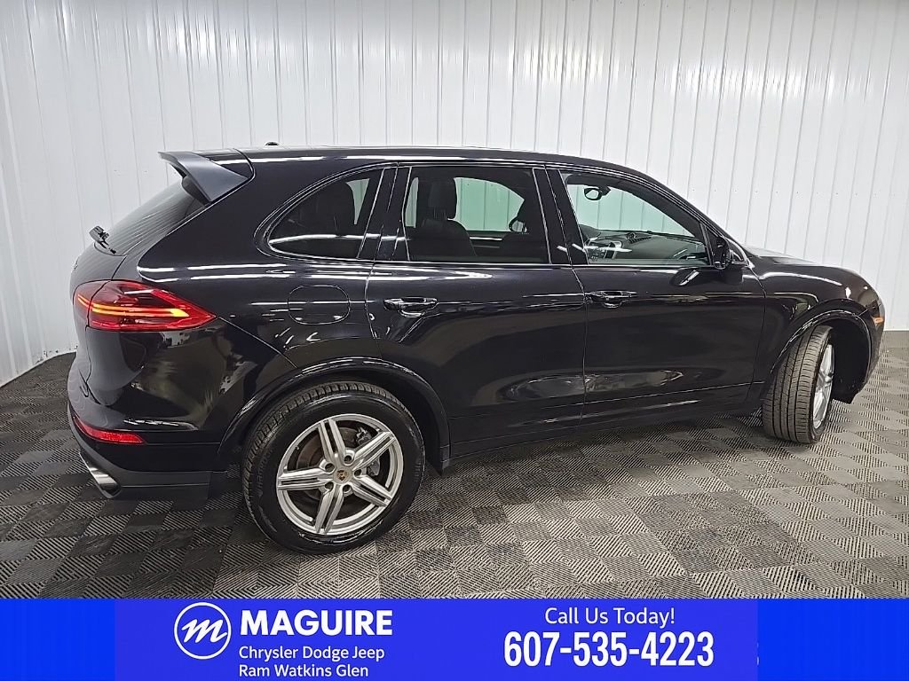 Used 2017 Moonlight Blue Metallic Porsche Base image 3
