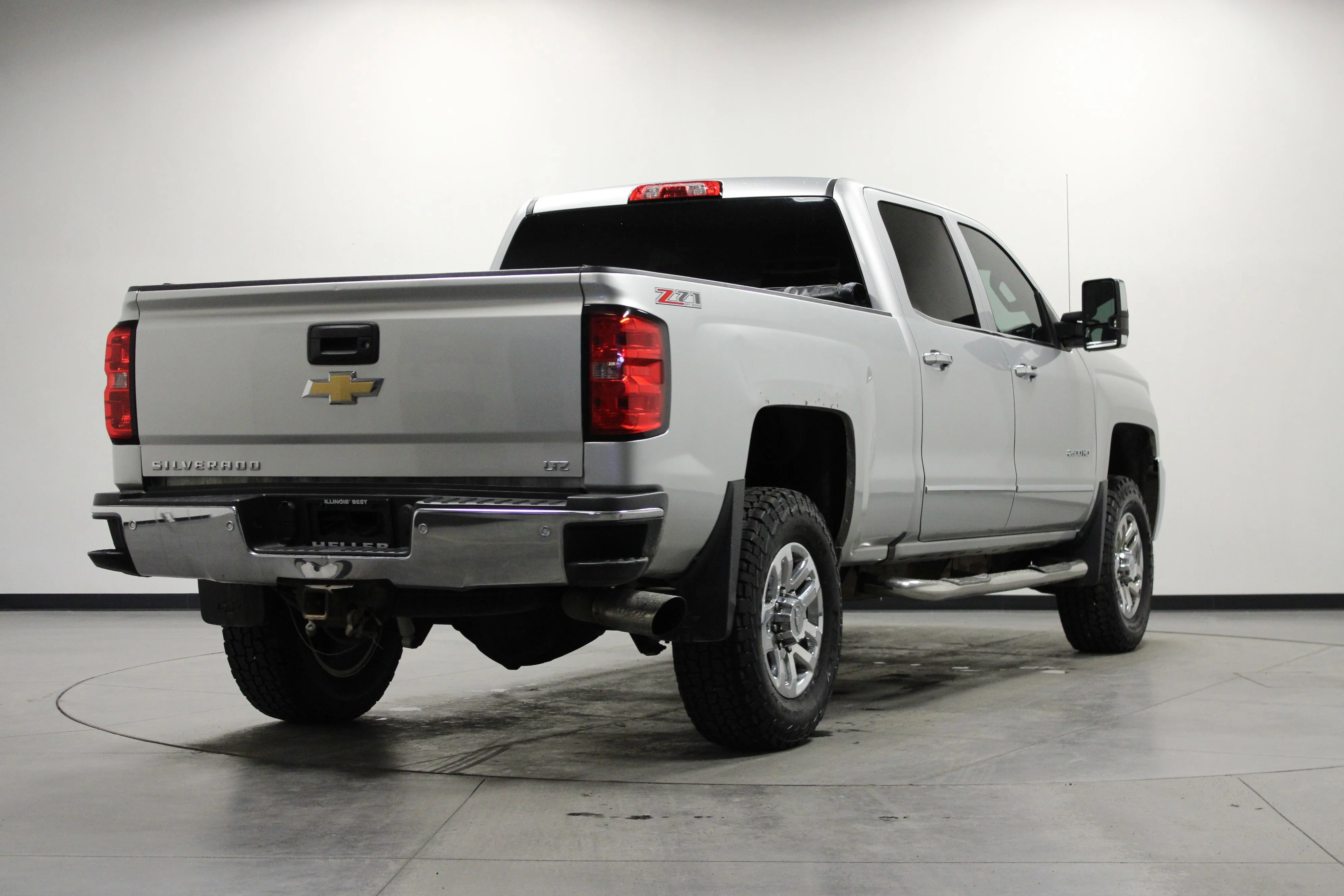 Used 2016 SILVER ICE METALLIC Chevrolet LTZ image 4