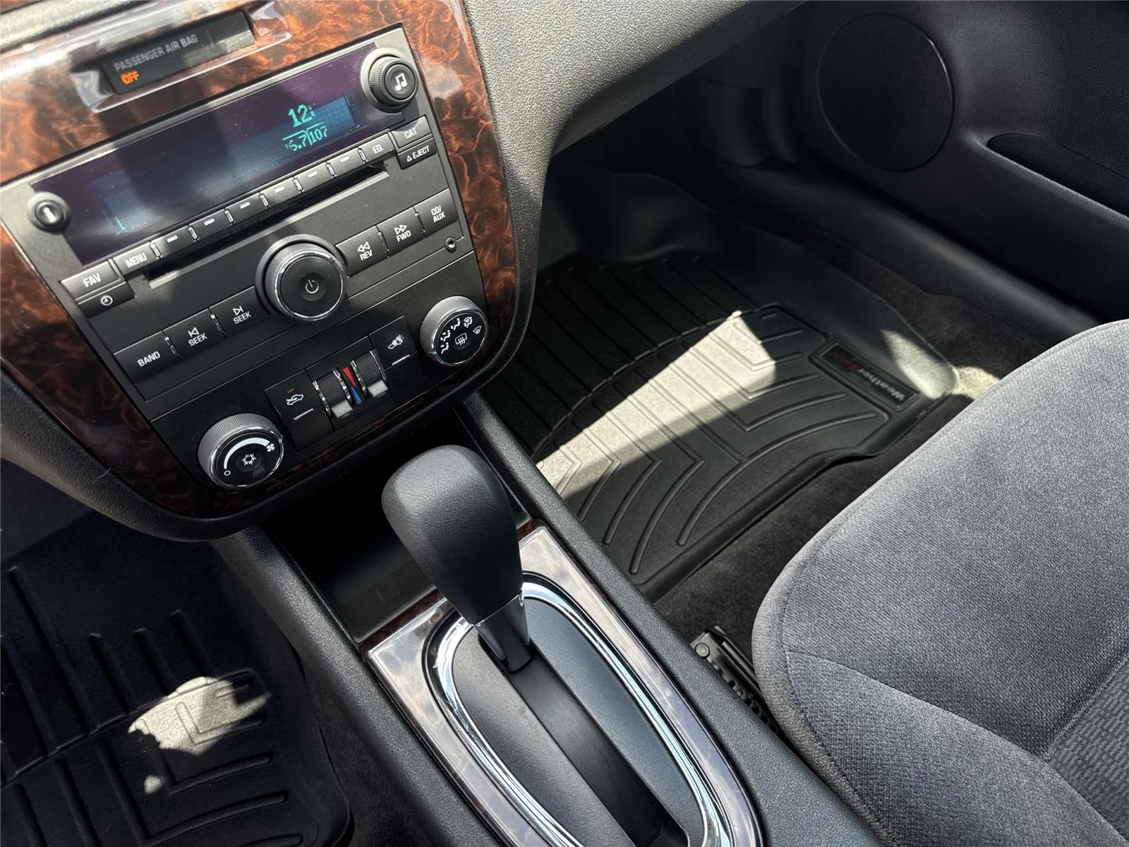 Used 2015 SUMMIT WHITE Chevrolet LT image 25