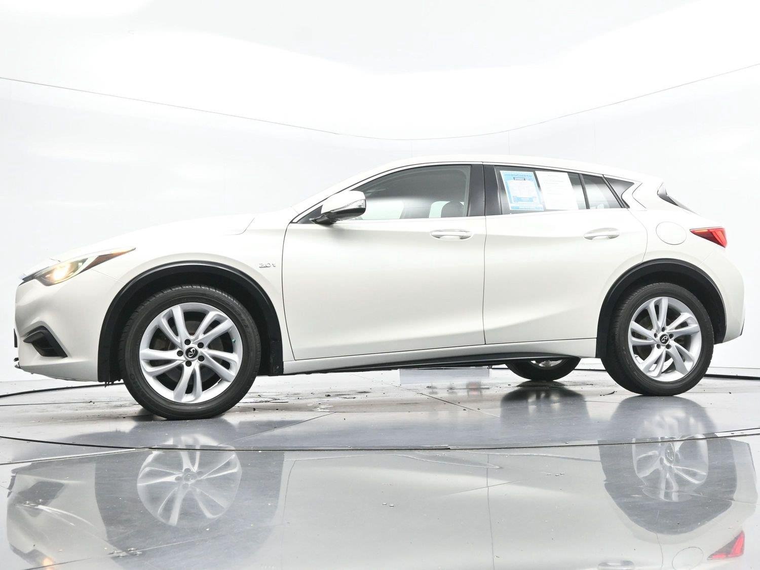 Used 2018 Majestic White INFINITI Base image 42