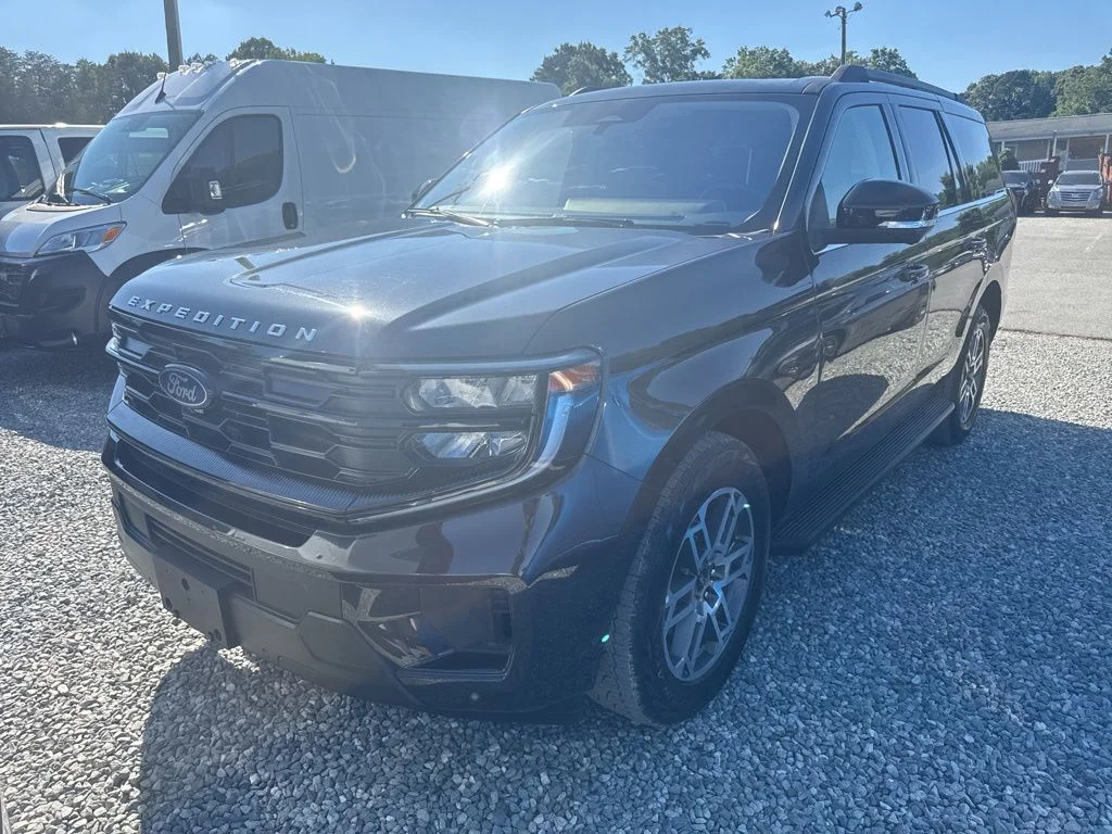 Used 2025 Gray Ford Active image 1