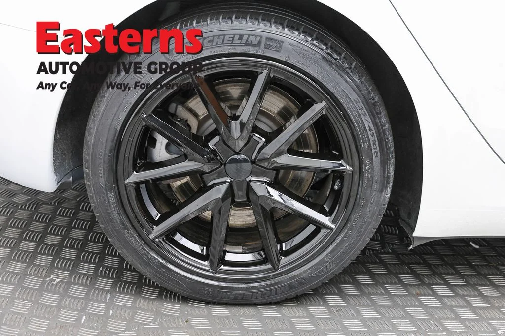 Used 2023 White Tesla Base image 24