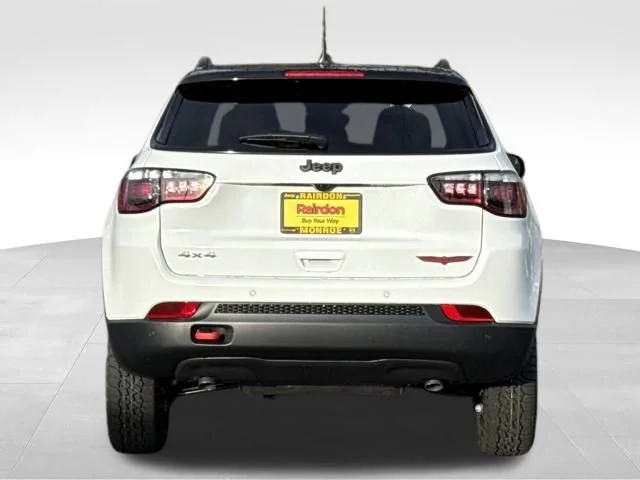 New 2026 Bright White Clear-Coat Exterior Paint Jeep Trailhawk image 7