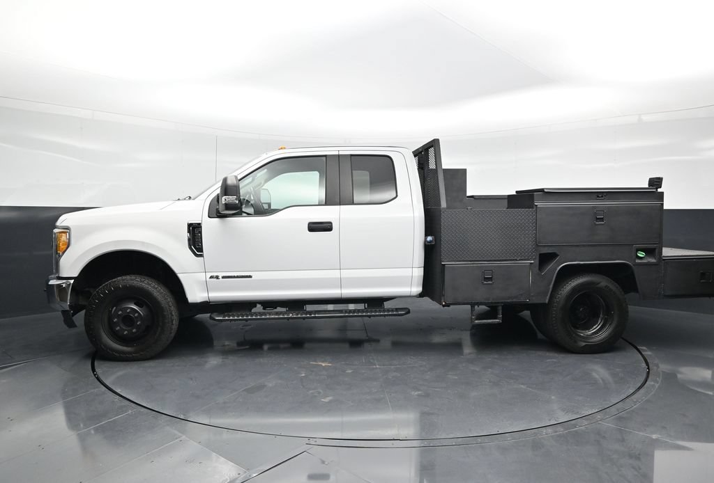 Used 2017 White Ford XL image 2