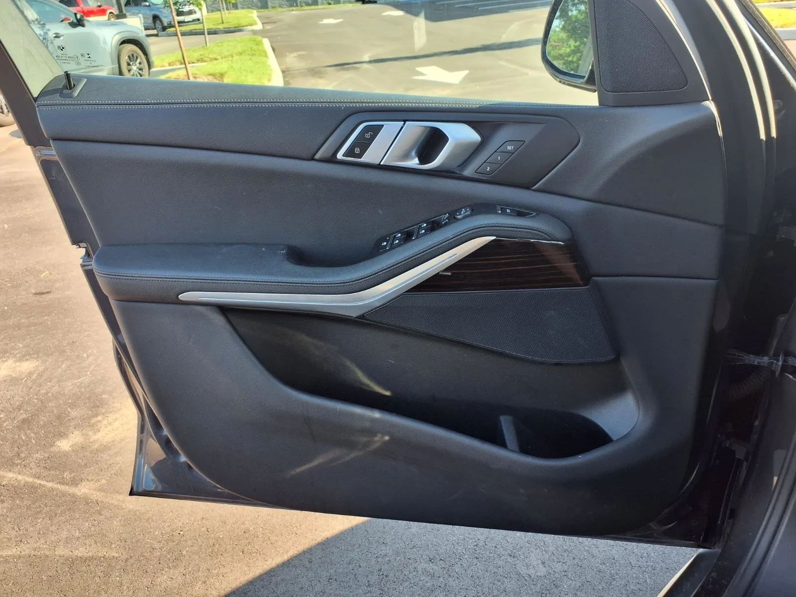 Used 2019 Arctic Gray Metallic BMW xDrive40i image 17