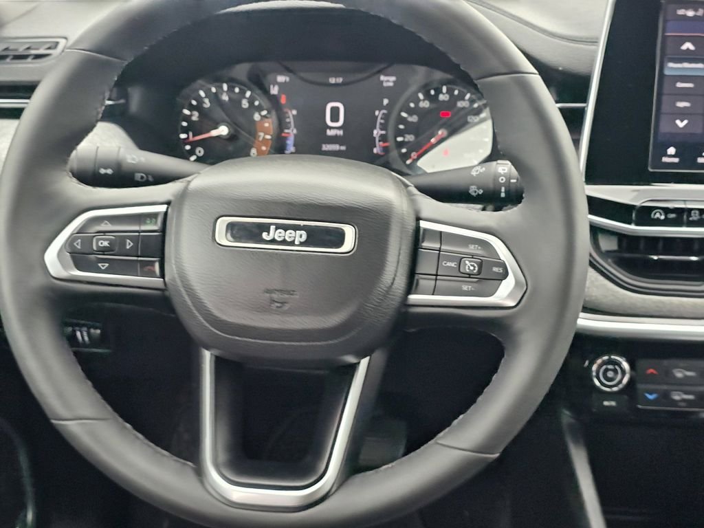 Used 2025 Black Jeep Latitude image 17