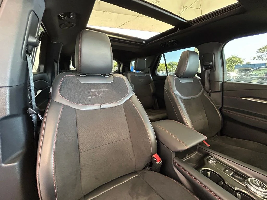 Certified Used 2025 Vapor Blue Ford ST image 30