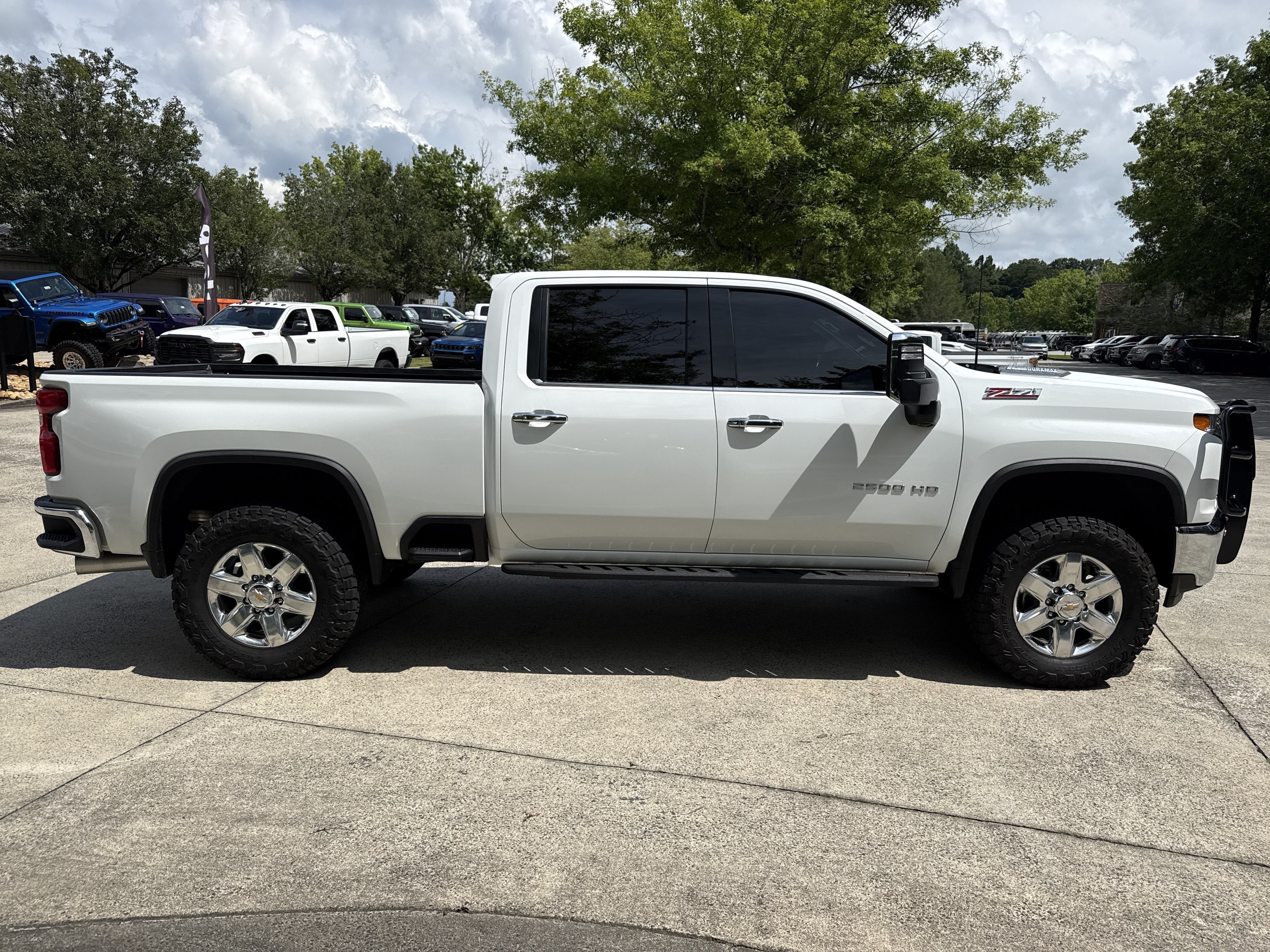 Used 2022 Summit White Chevrolet LTZ image 8