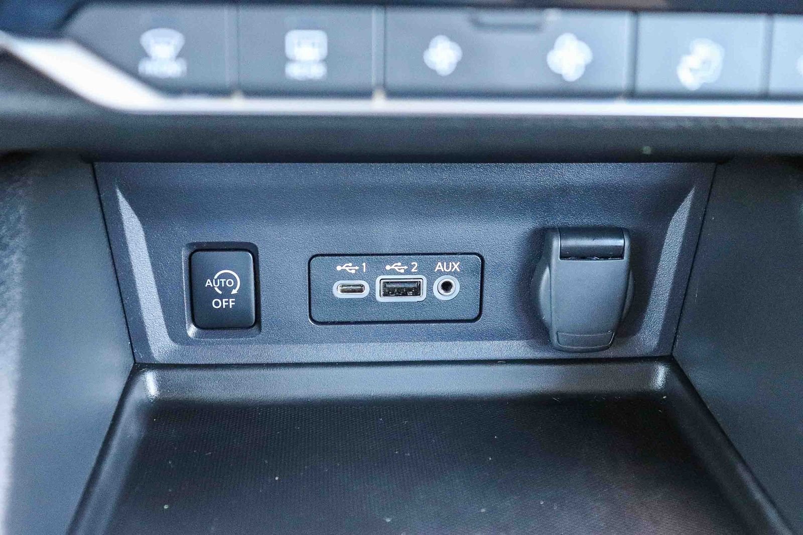 Used 2024 White Nissan SR image 30