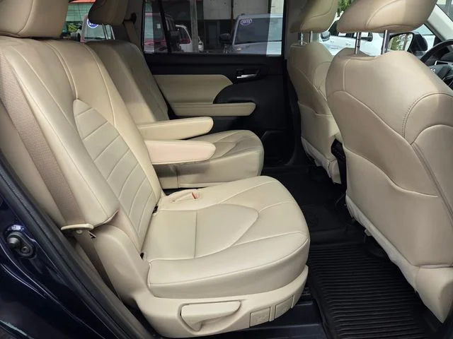 Certified Used 2023  Toyota XLE image 15
