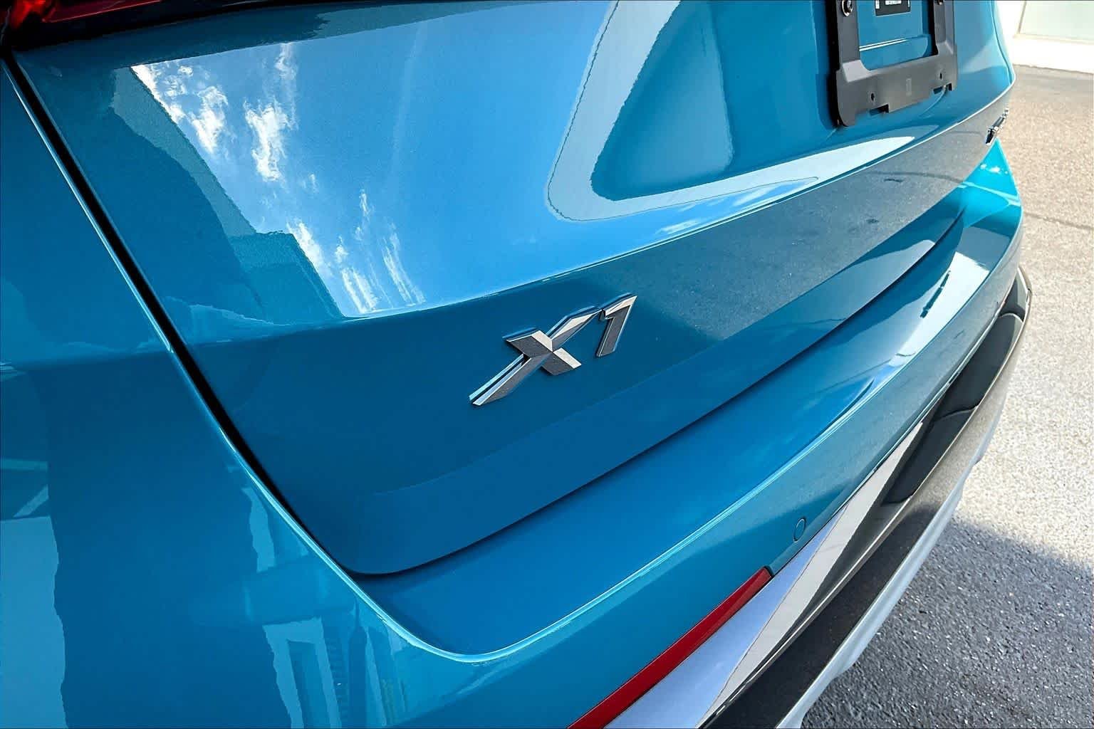 Certified Used 2025 Blue Bay Lagoon Metallic BMW xDrive28i image 9