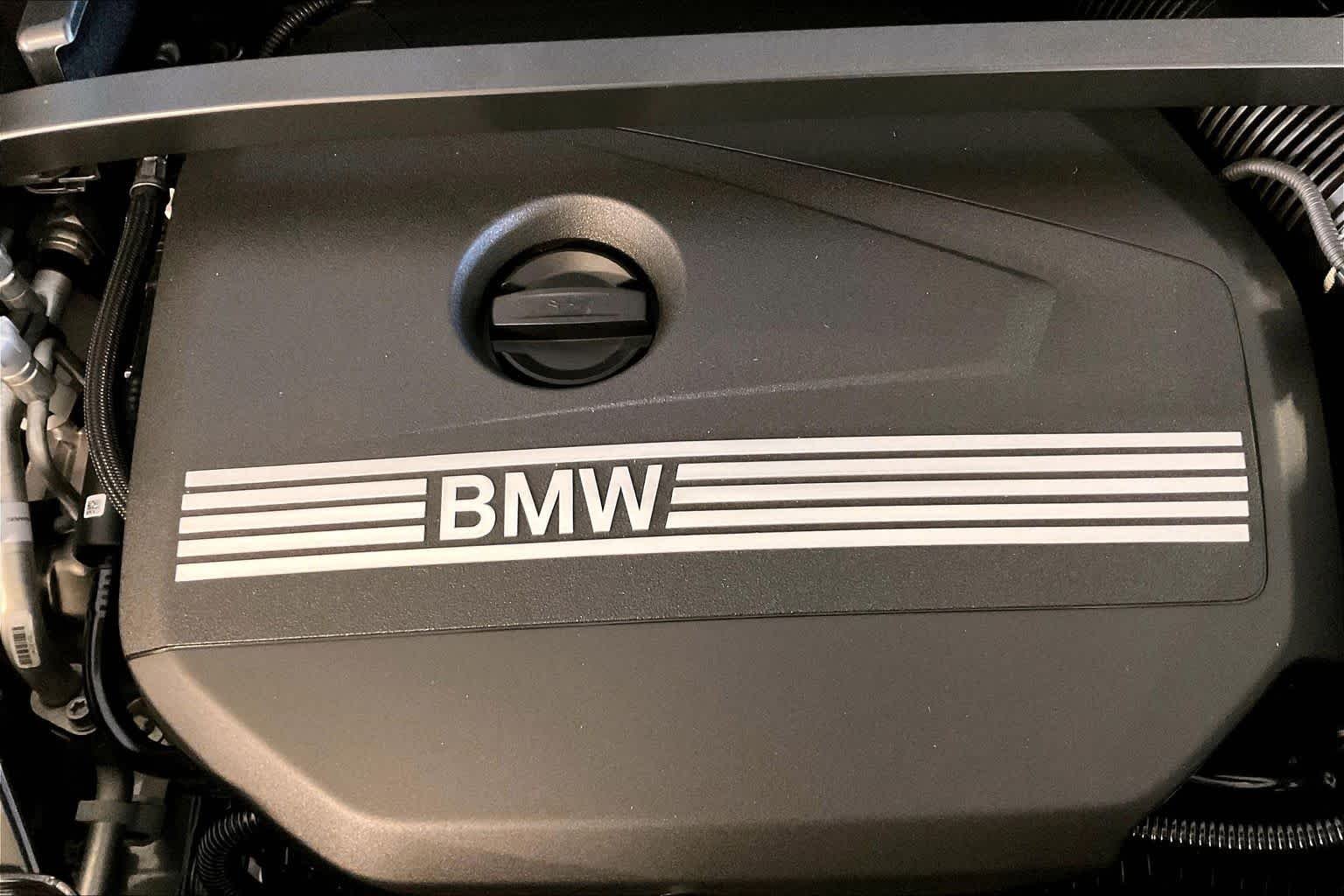 New 2026 Mineral White Metallic BMW xDrive28i image 17