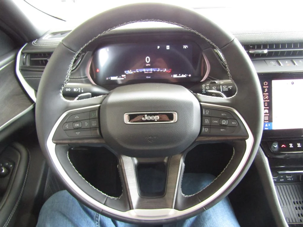 New 2026 Diamond Black Crystal Pearlcoat Jeep Altitude image 26