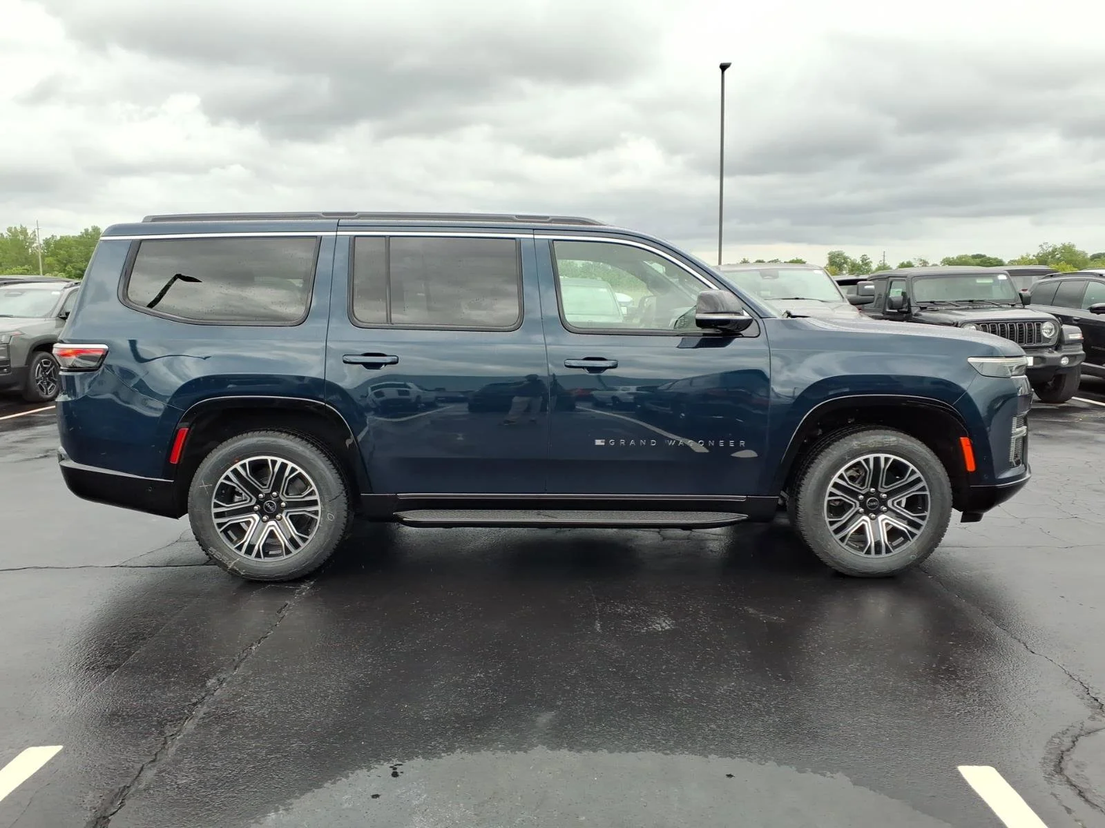 New 2026 Fathom Blue Pearl-Coat Exterior Paint (Late Availability) Jeep  image 18