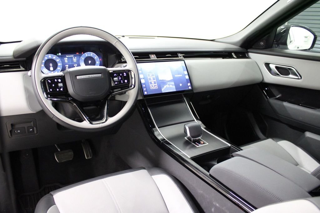 Used 2026 Fuji White Land Rover Dynamic SE image 4