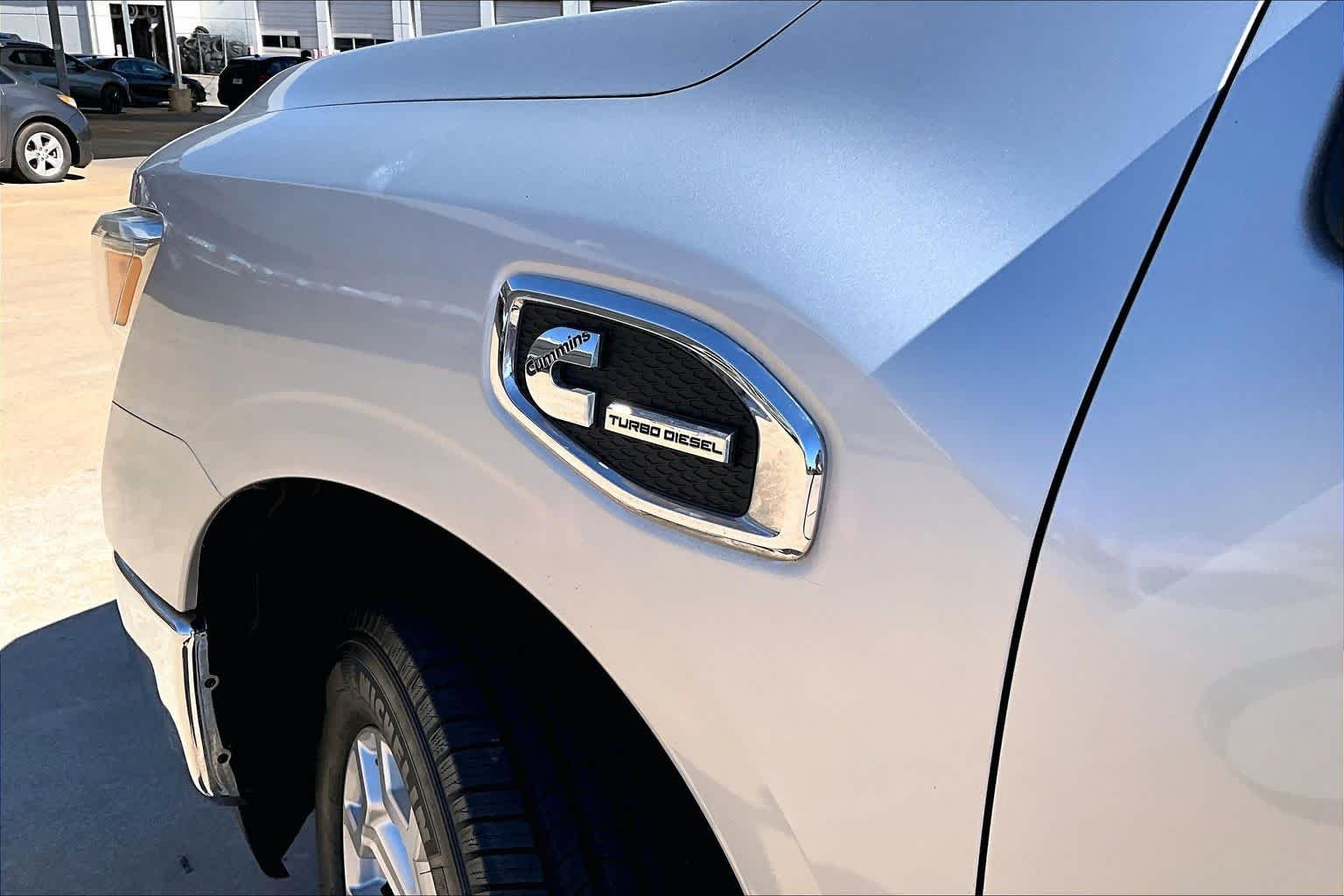 Used 2017 Brilliant Silver Nissan SL image 33