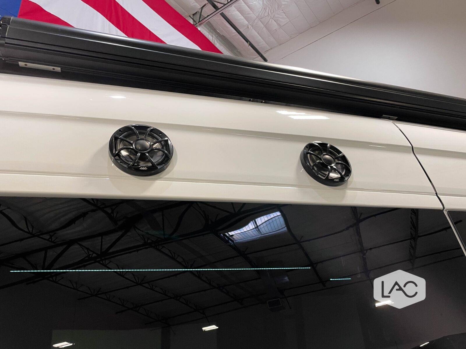 Used 2024 MATTE BLACK WRAP/ARTIC WHITE 27NORTH AWD | FALCON Shocks| Lithionics Batteries image 68