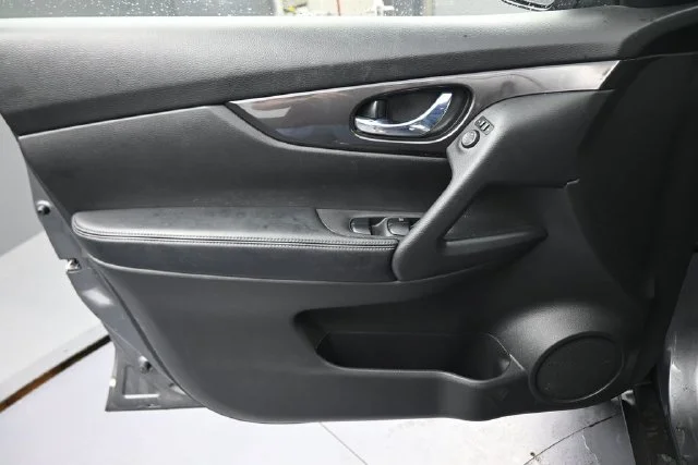 Used 2019 Gray Nissan SV image 21