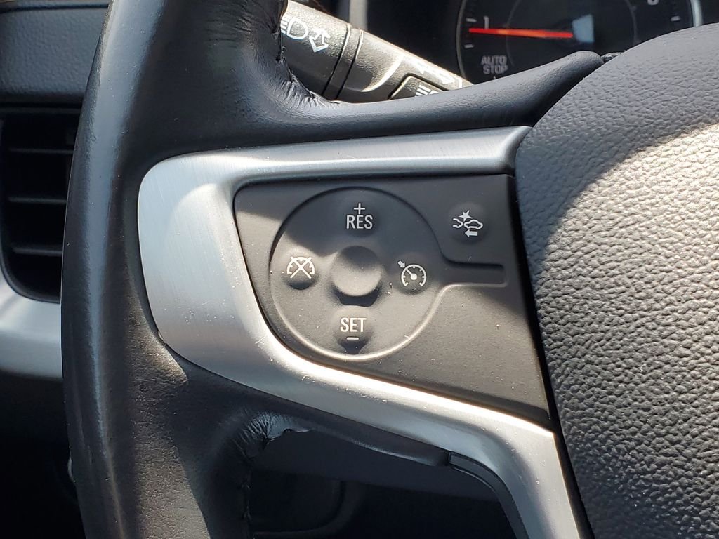 Used 2021 White GMC SLE image 21