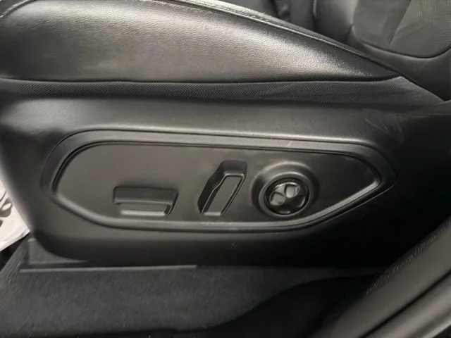 Used 2023 Black Jeep Altitude image 10