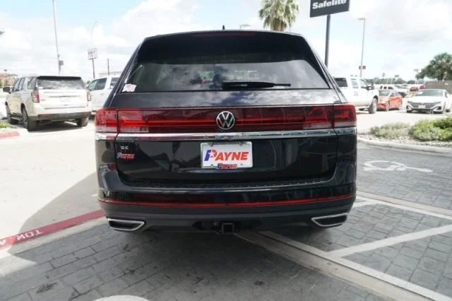 New 2026 Deep Black Pearl Volkswagen 2.0T SE w/Technology image 6