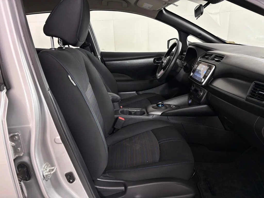 Used 2025 Silver Nissan S image 40