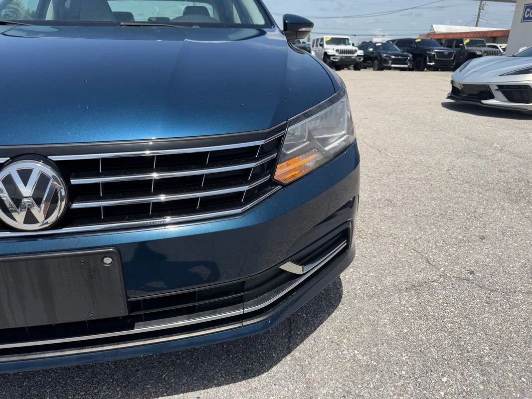 Used 2019  Volkswagen 2.0T Wolfsburg Edition image 3
