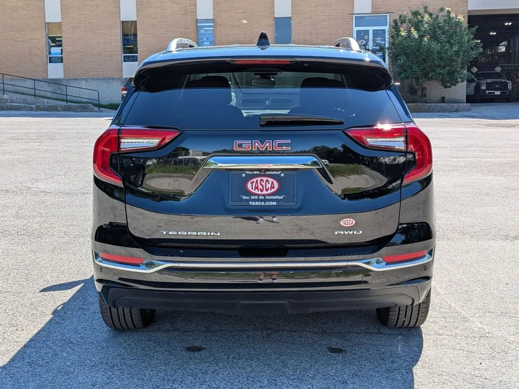 Used 2024 Black GMC Denali image 4